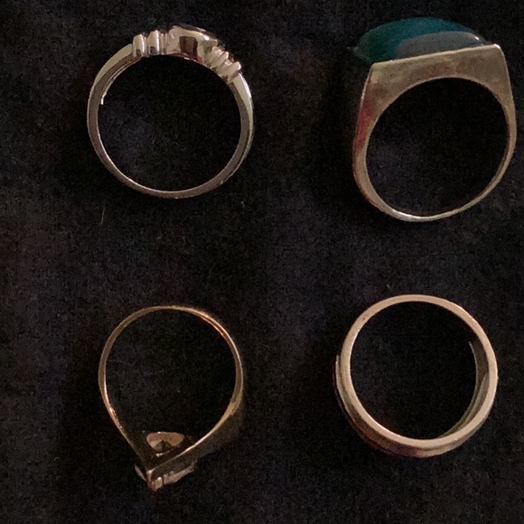 4 Fun costume rings! - Picture 7 of 7